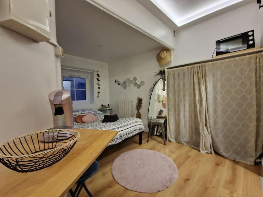 Апартаменты Studio Cosy - Coeur Du Vieux Лион Экстерьер фото